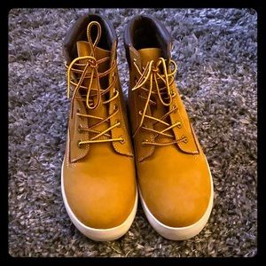 BRAND NEW TIMBERLAND SHOES.